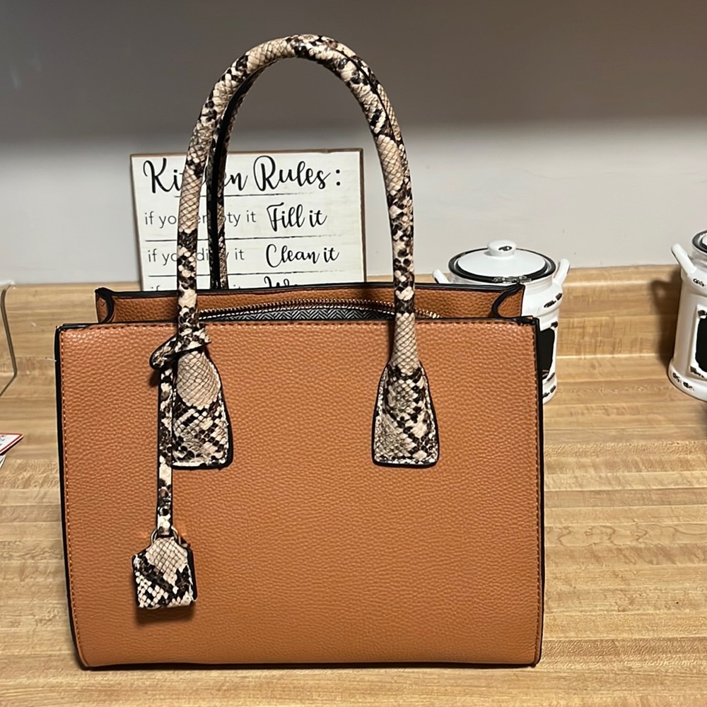 Hand bag